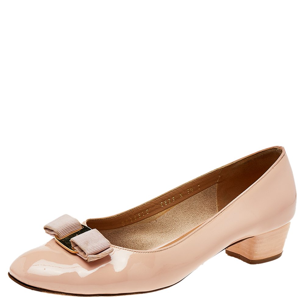 Salvatore Ferragamo Beige Patent Leather Vara Bow Pumps Size 40