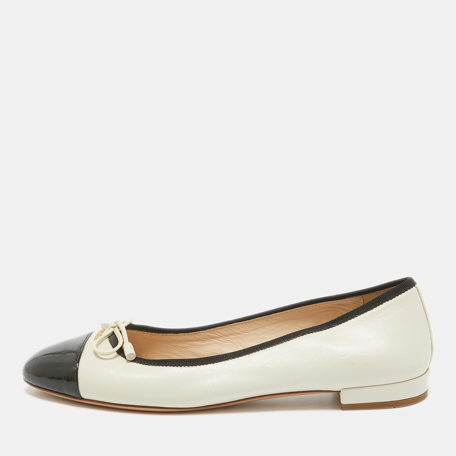 Prada Cream/Black Leather Cap Toe Ballet Flats Size 37