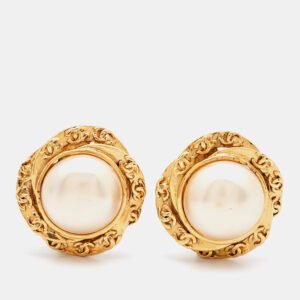 chanel cc faux pearl gold tone clip on earrings
