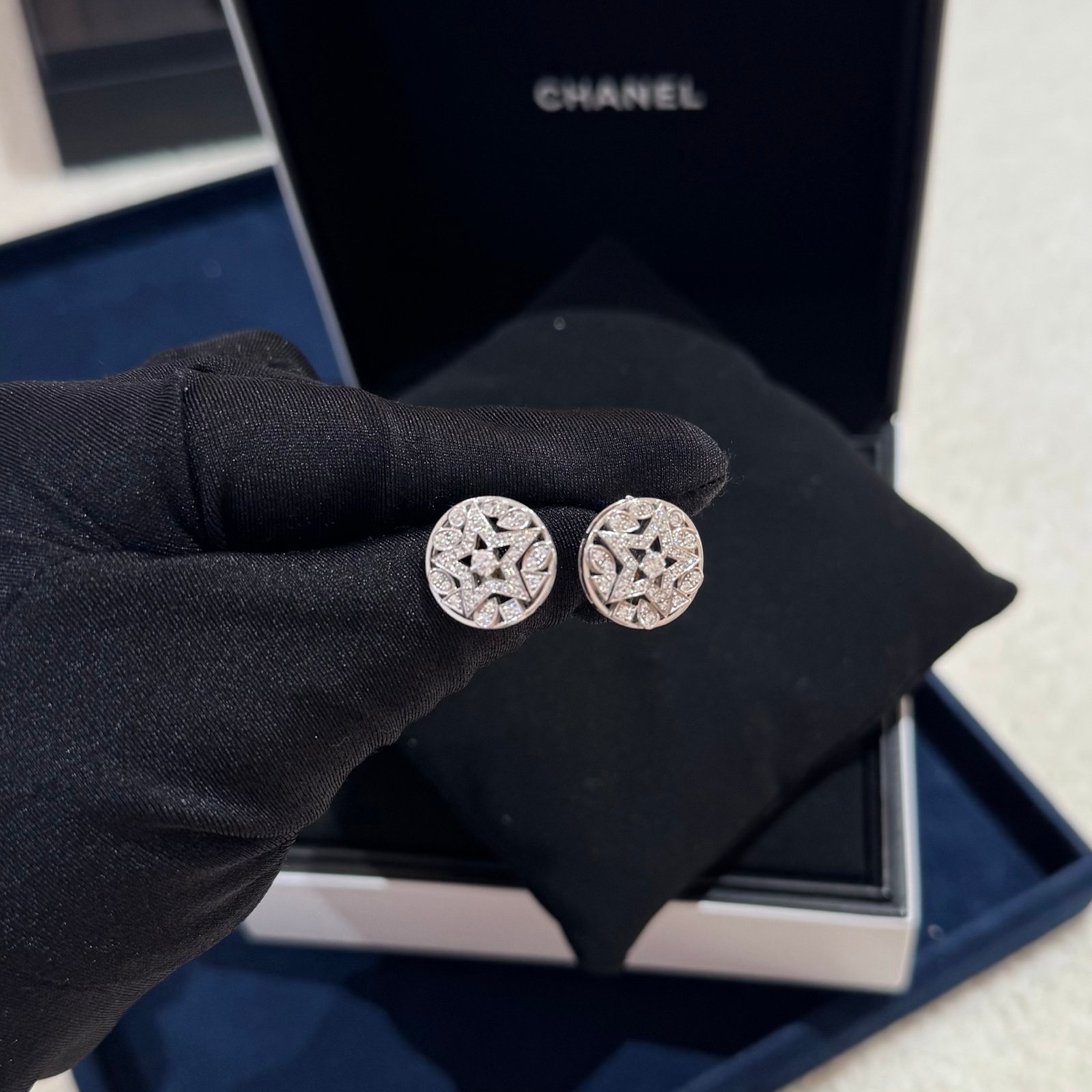 chanel comet 18k white gold and diamond earrings