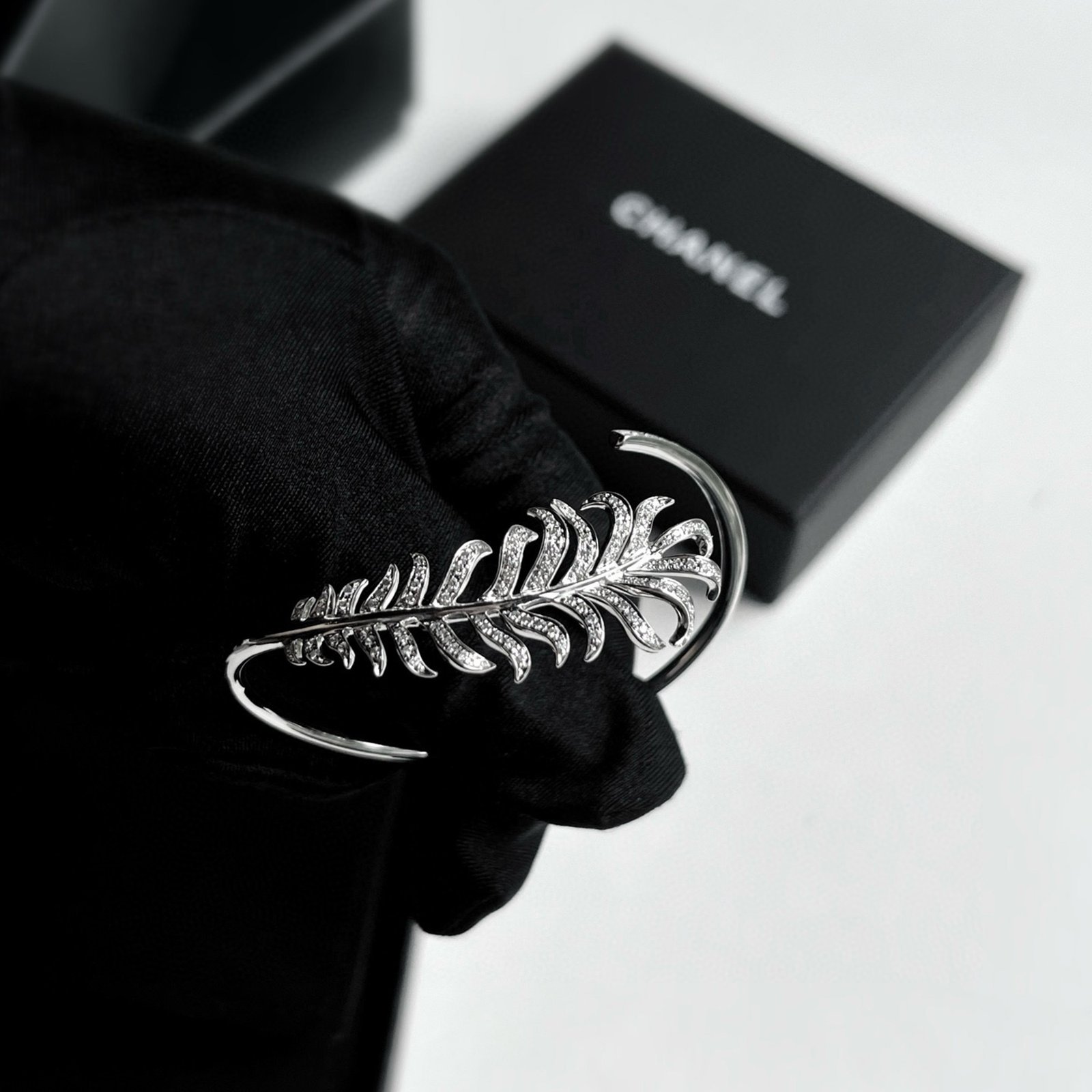 luxury-women-chanel-new-accessories-p1209785-001.jpg chanel plume de chanel feather 18k white gold diamonds bracelet