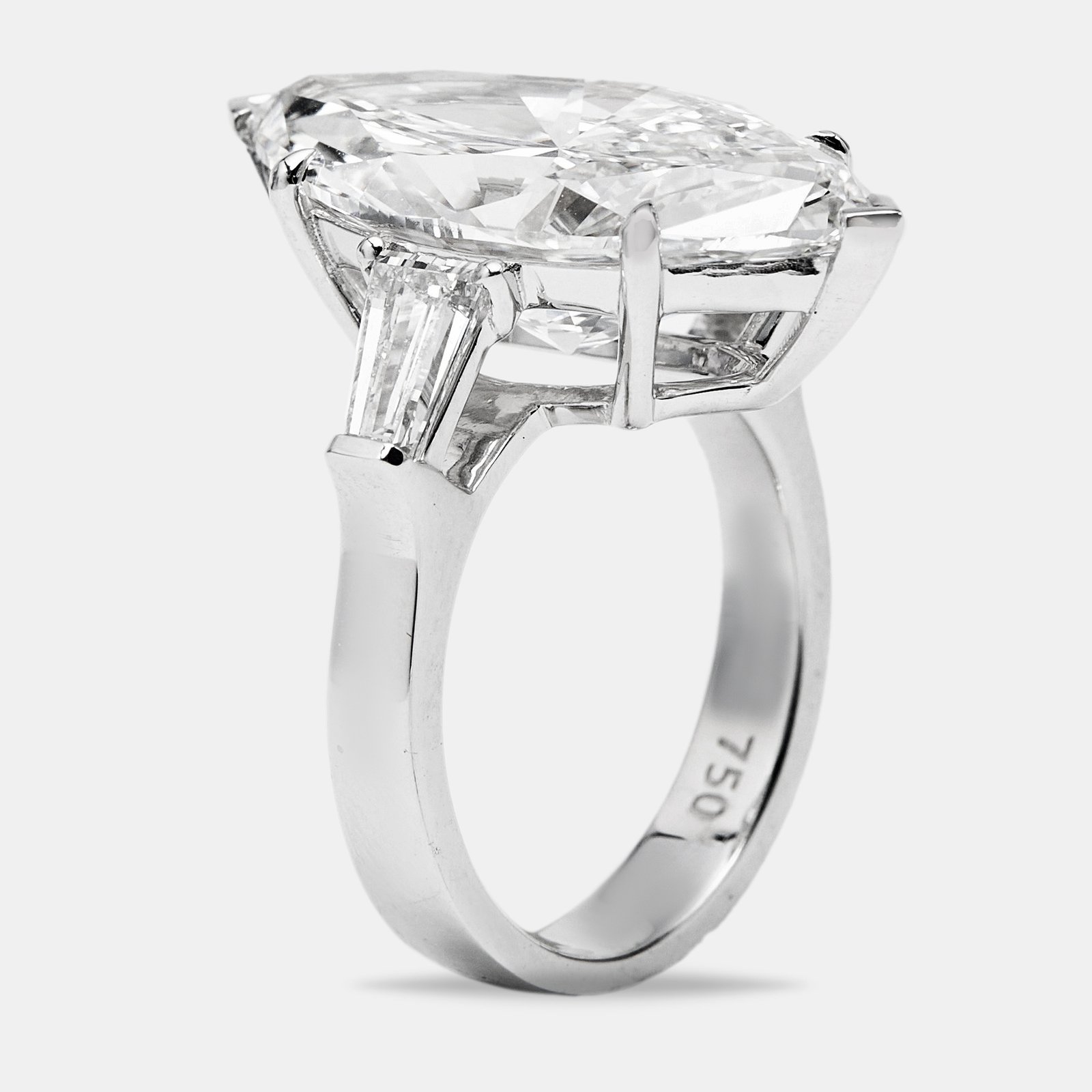luxury-women-the-diamond-edit-new-fine-jewelry-p1175414-004.jpg 11.00 cts marquise and tapper lab grown diamond 18k white gold ring size 53