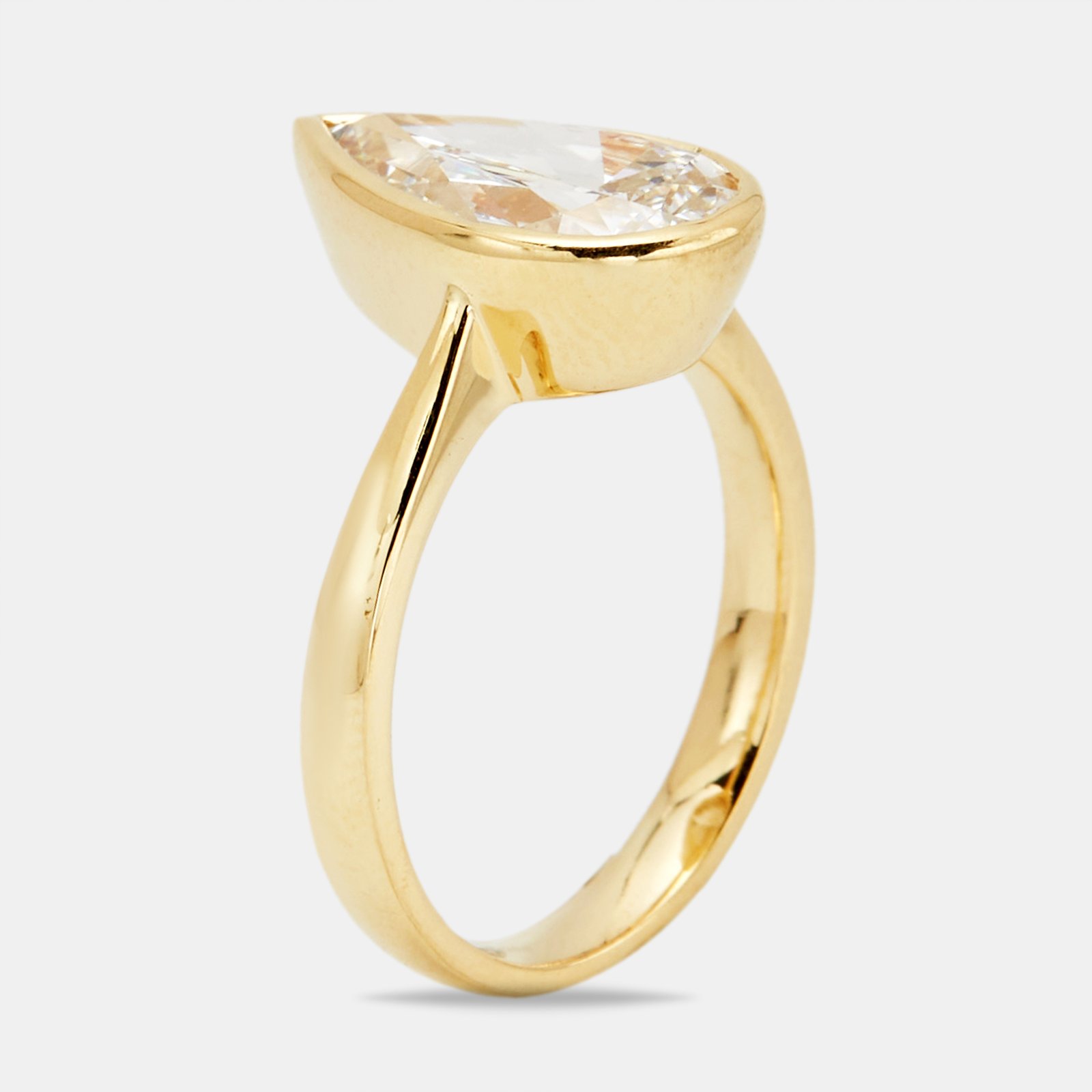 luxury-women-the-diamond-edit-new-fine-jewelry-p1175436-001.jpg 2.80 cts pear brilliant 18k yellow gold ring size 53
