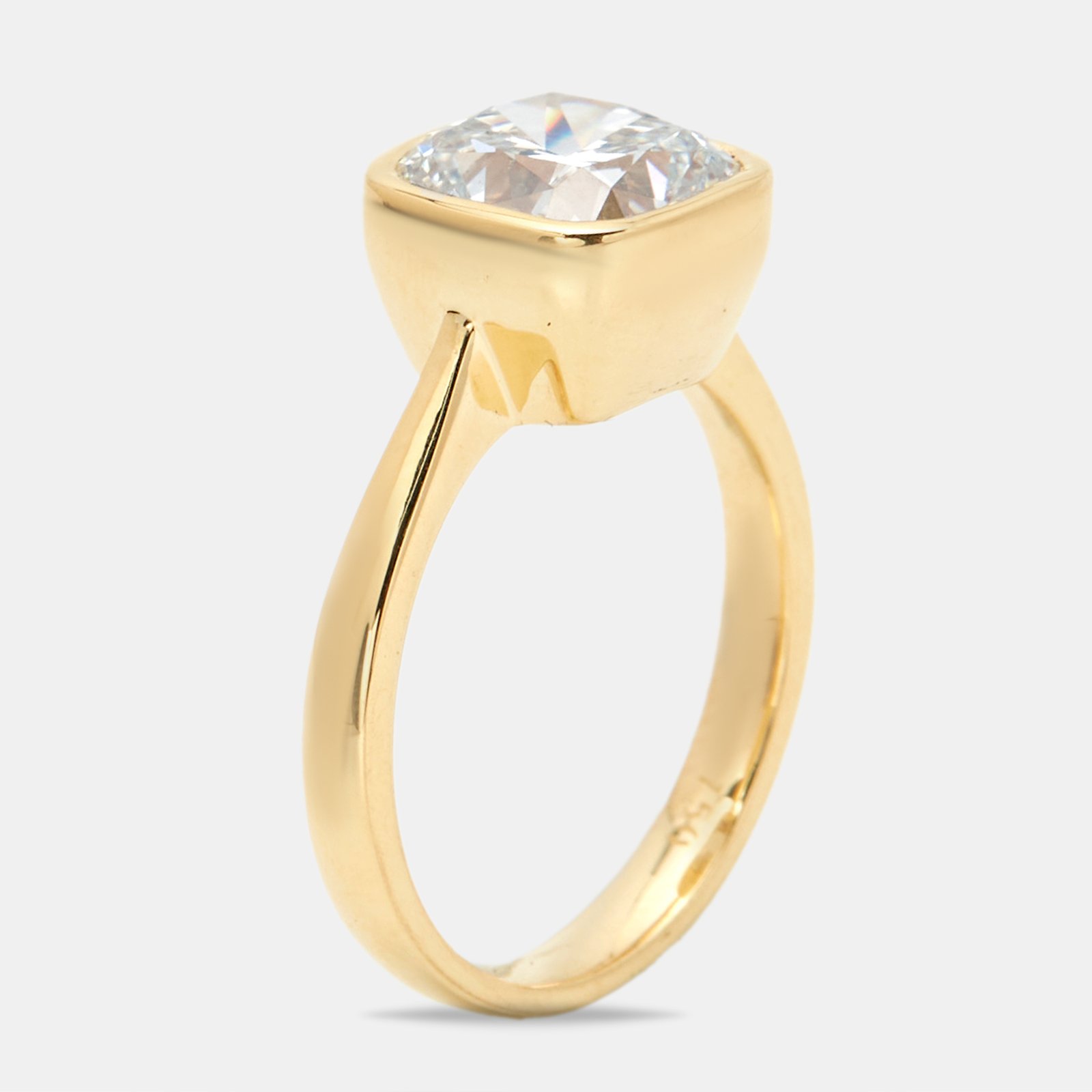 luxury-women-the-diamond-edit-new-fine-jewelry-p1175440-007.jpg 3.00 cts cushion brilliant 18k yellow gold ring size 53