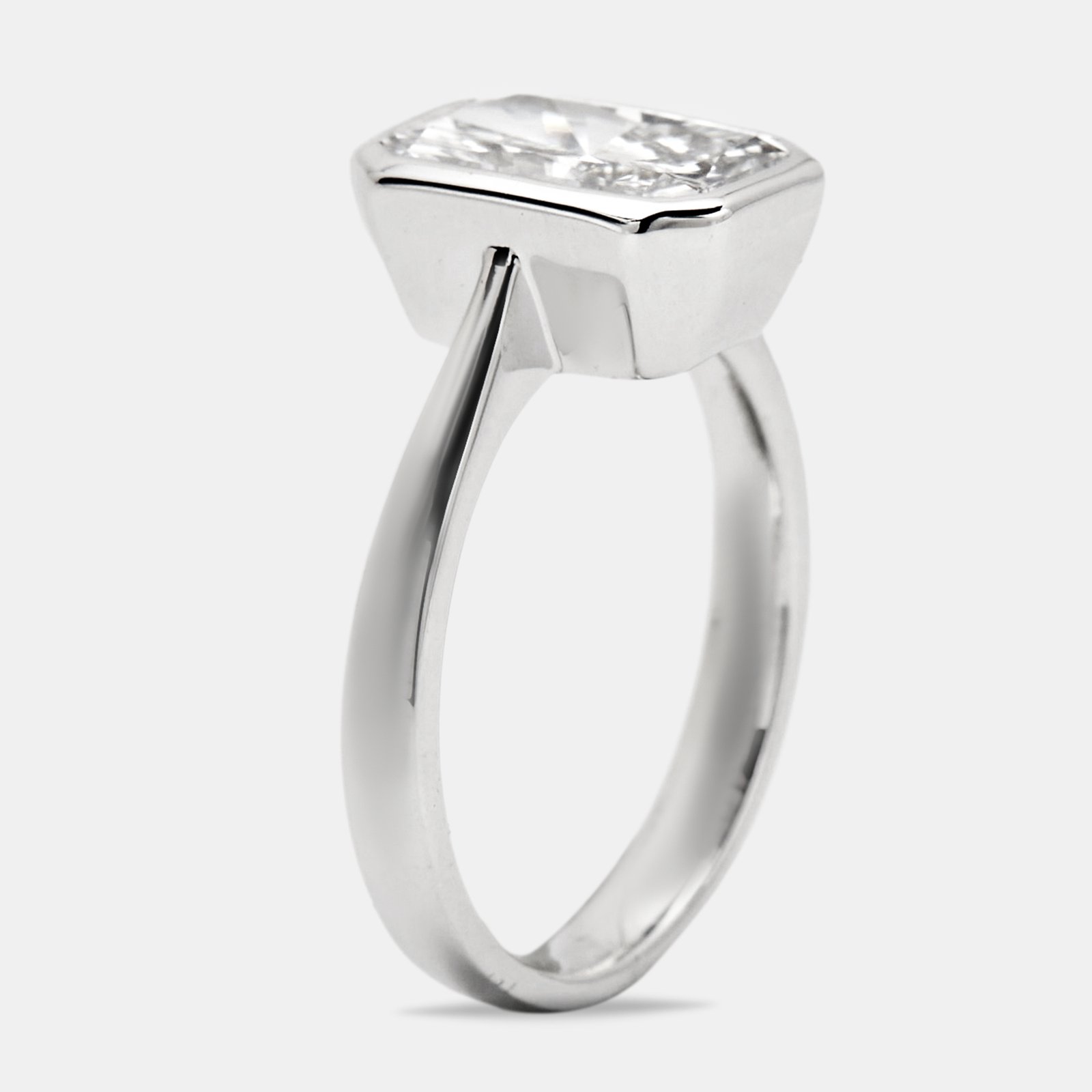 2.80 cts radiant cut lab grown diamond 18k white gold ring size 54