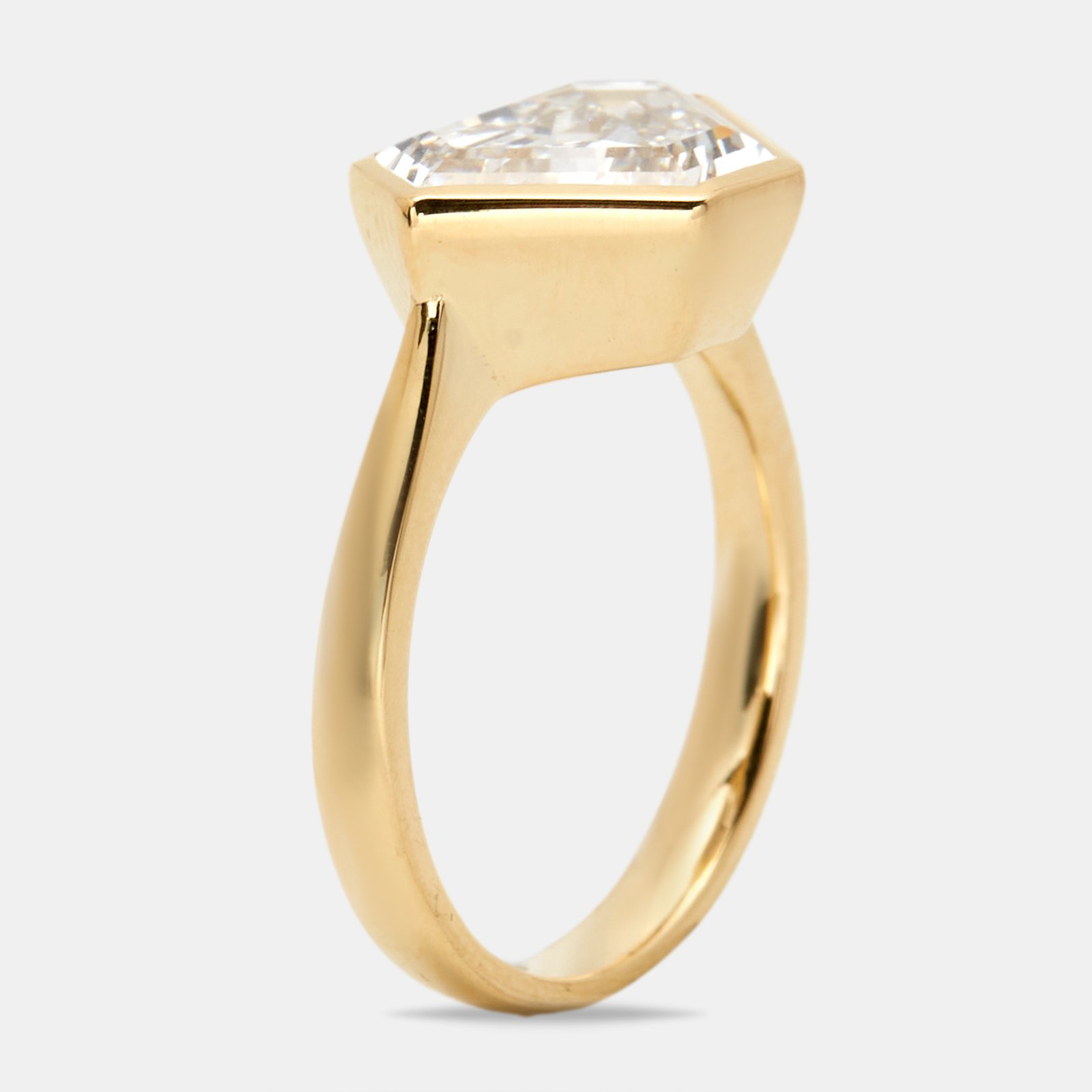 3.50 cts triangle step cut lab grown diamond 18k yellow gold ring size 54