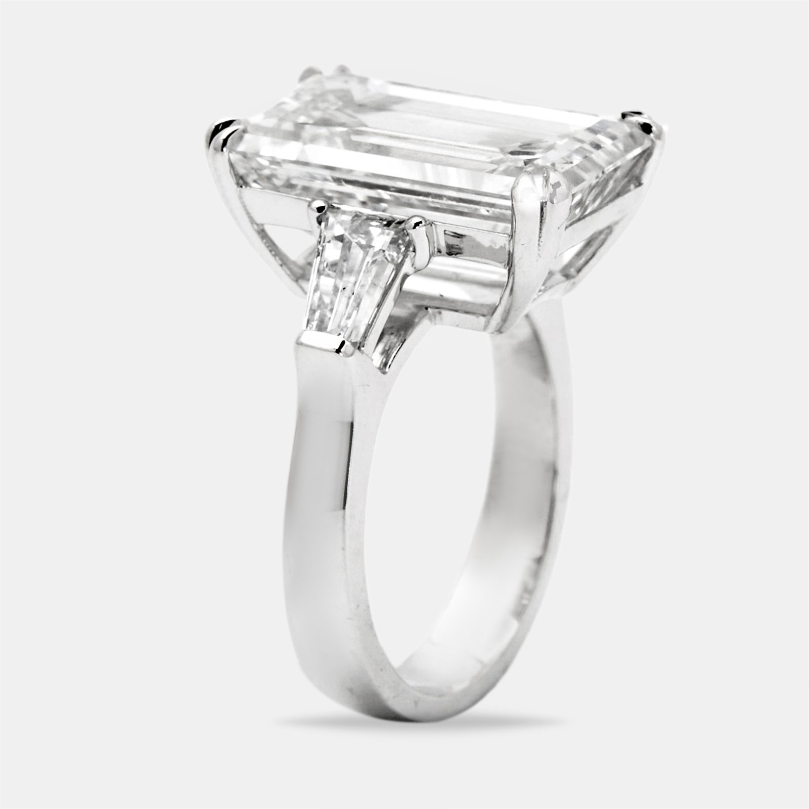 10.50 cts emerald cut and tapper lab grown diamond 18k white gold ring size 54