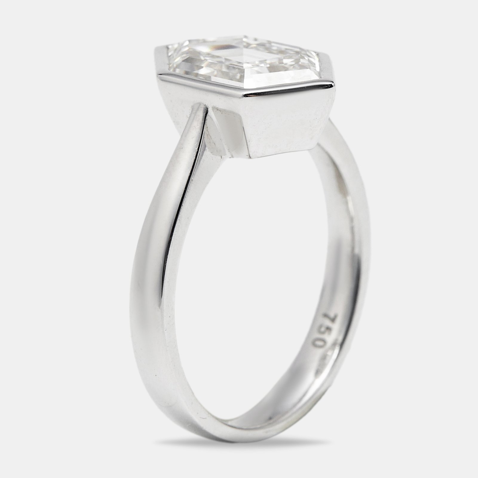 luxury-women-the-diamond-edit-new-fine-jewelry-p1175956-002.jpg 2.75 cts hexagon cut lab grown diamond 18k white gold ring size 52