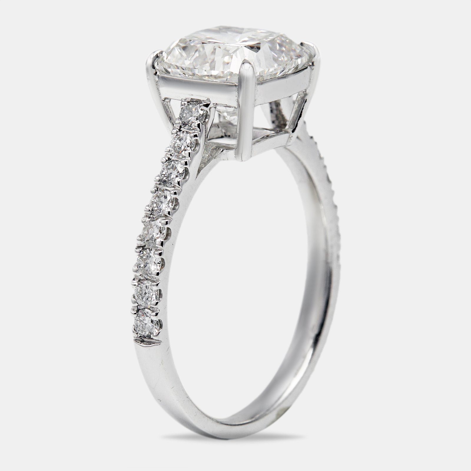 luxury-women-the-diamond-edit-new-fine-jewelry-p1175958-004.jpg 2.80 cts cushion cut and round lab grown diamond 18k white gold ring size 52