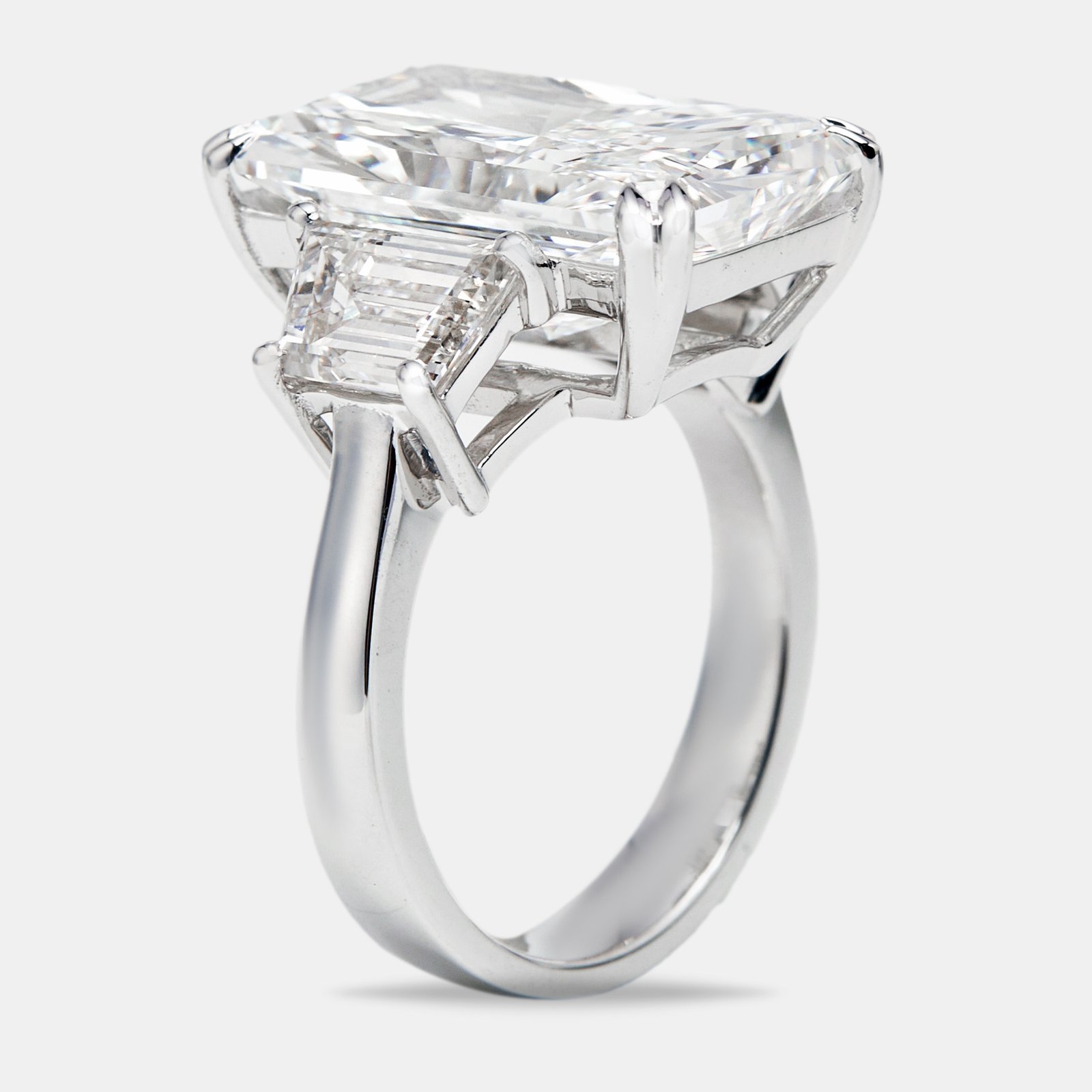 luxury-women-the-diamond-edit-new-fine-jewelry-p1175974-001.jpg 17.00 cts radiant cut and trapezoid lab grown diamond 18k white gold ring size 51