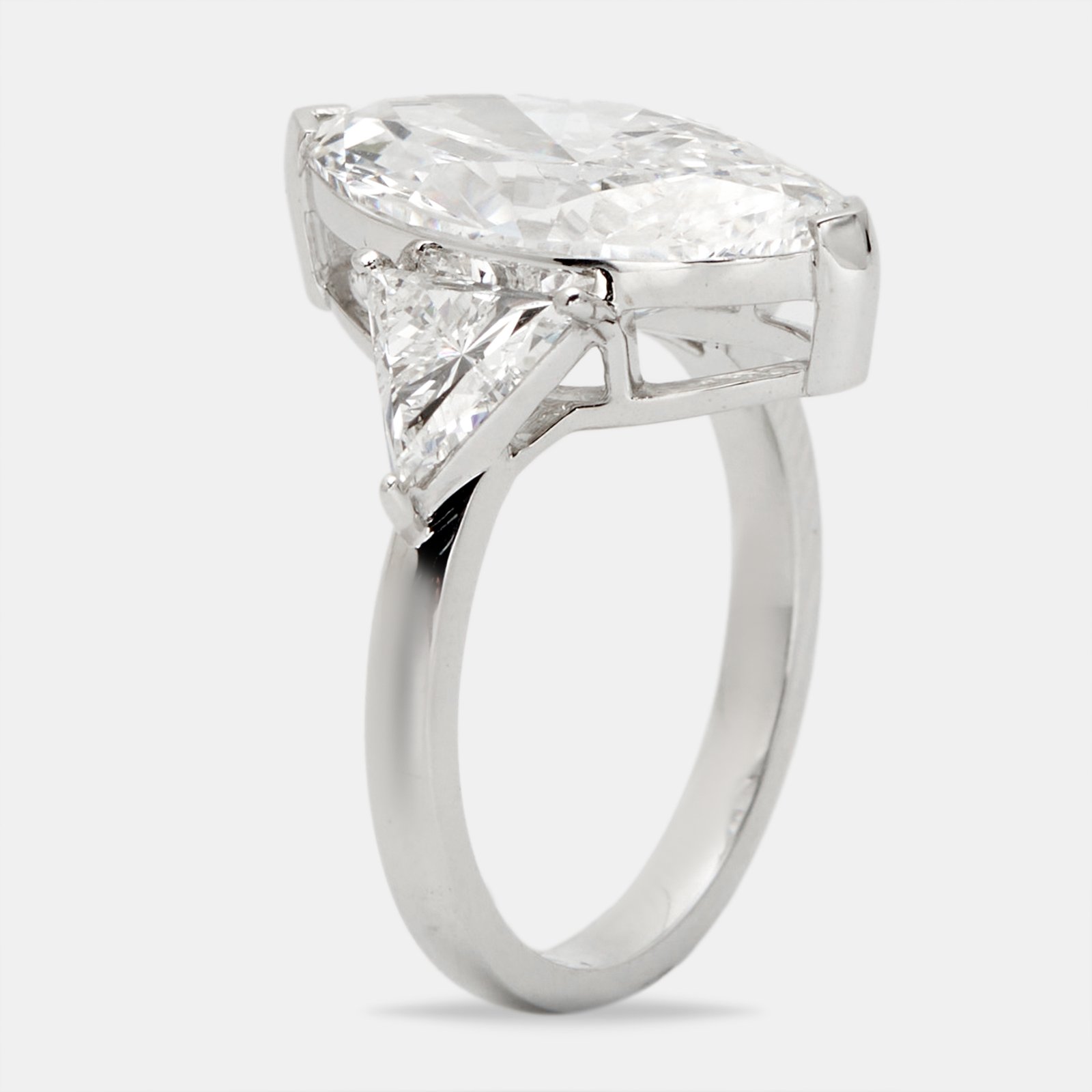 luxury-women-the-diamond-edit-new-fine-jewelry-p1175983-007.jpg 6.00 cts marquise and trillion lab grown diamond 18k white gold ring size 51