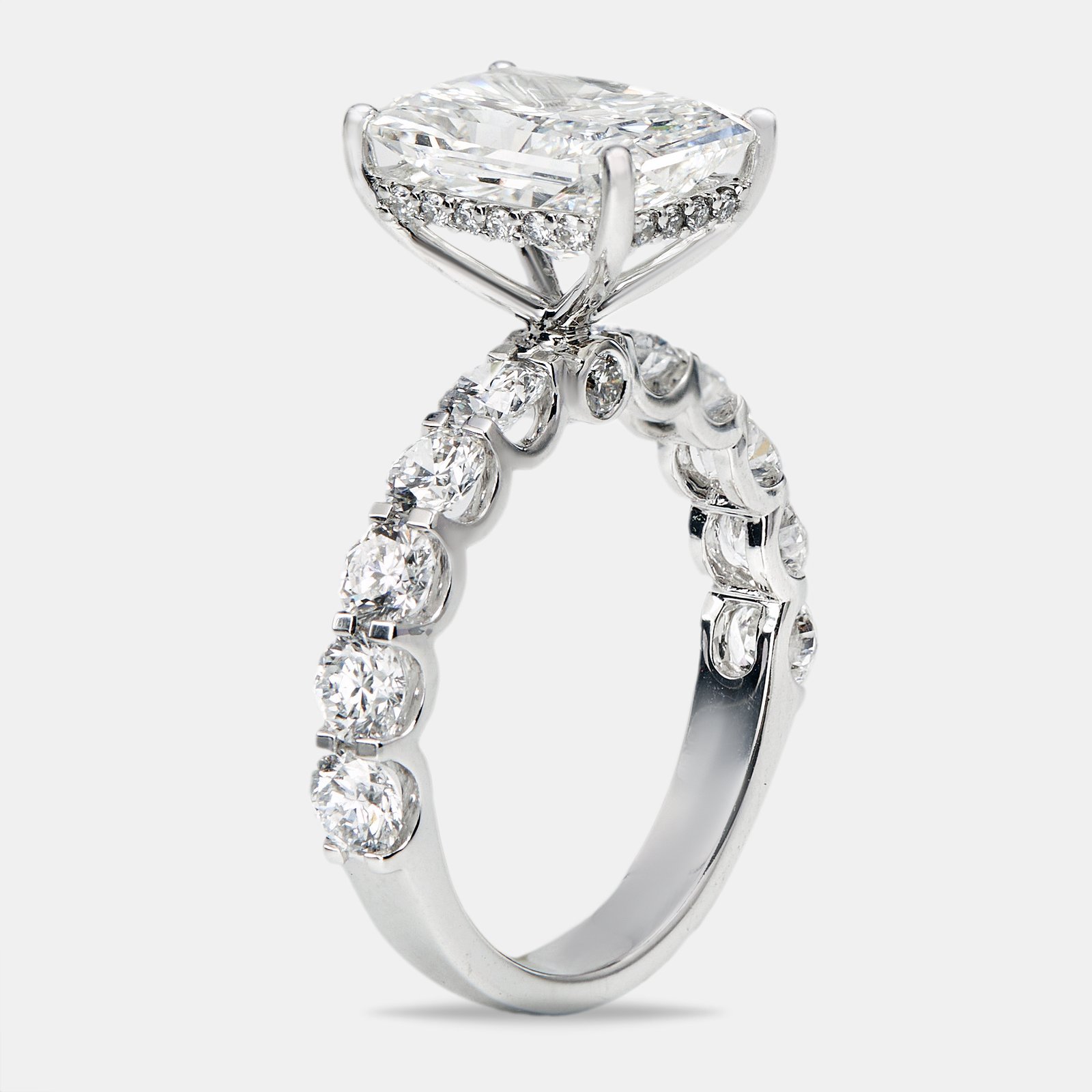 luxury-women-the-diamond-edit-new-fine-jewelry-p1176009-005.jpg 5.15 cts radiant cut and round lab grown diamond 18k white gold ring size 54
