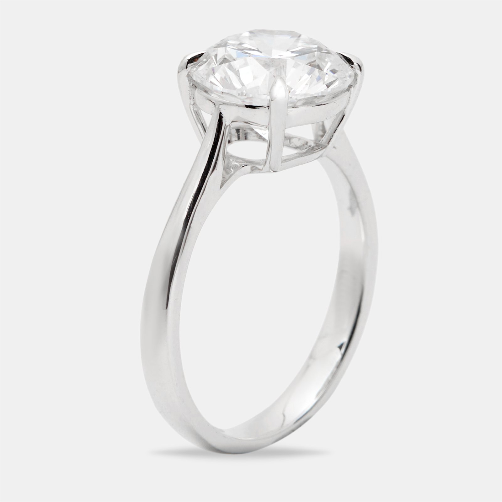luxury-women-the-diamond-edit-new-fine-jewelry-p1195159-002.jpg 3.15 cts round brilliant lab grown diamond 18k white gold ring size 52